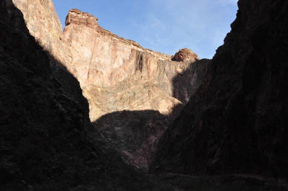 Percorrendo trilha ao longo do Bright Angel Canyon, um dos 'afluentes' do Grand Canyon, no Arizona, nos Estados Unidos
